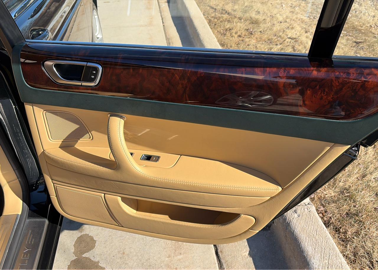 Bentley Continental Flying Spur Sedan 2006