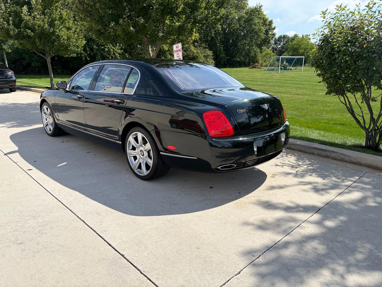 Bentley Continental Flying Spur Sedan 2006