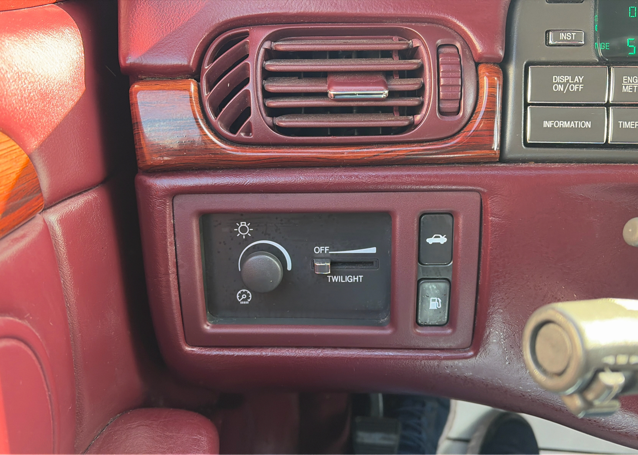 Cadillac DeVille Sedan 1997