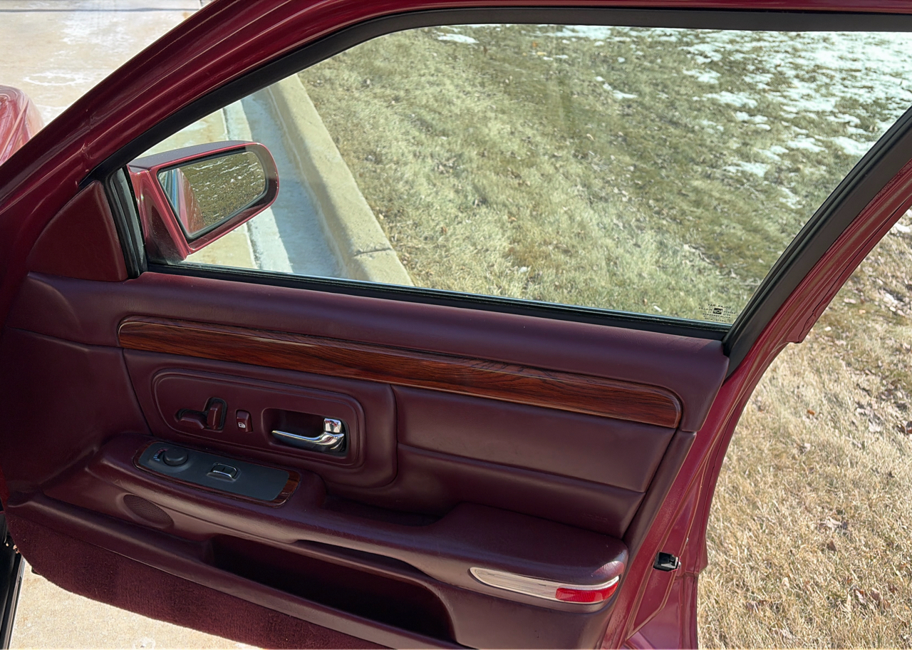 Cadillac DeVille Sedan 1997