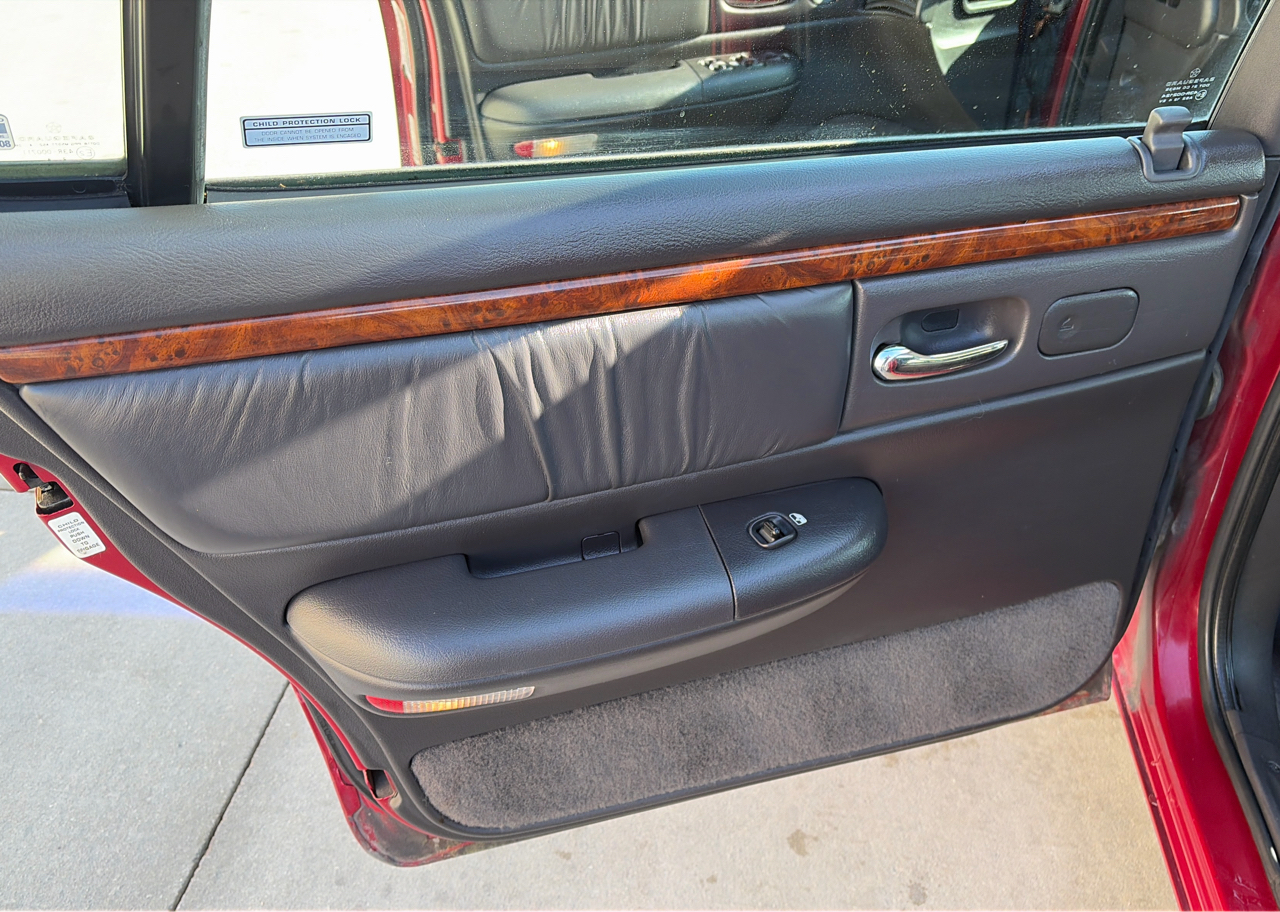 Chrysler LHS Sedan 1995