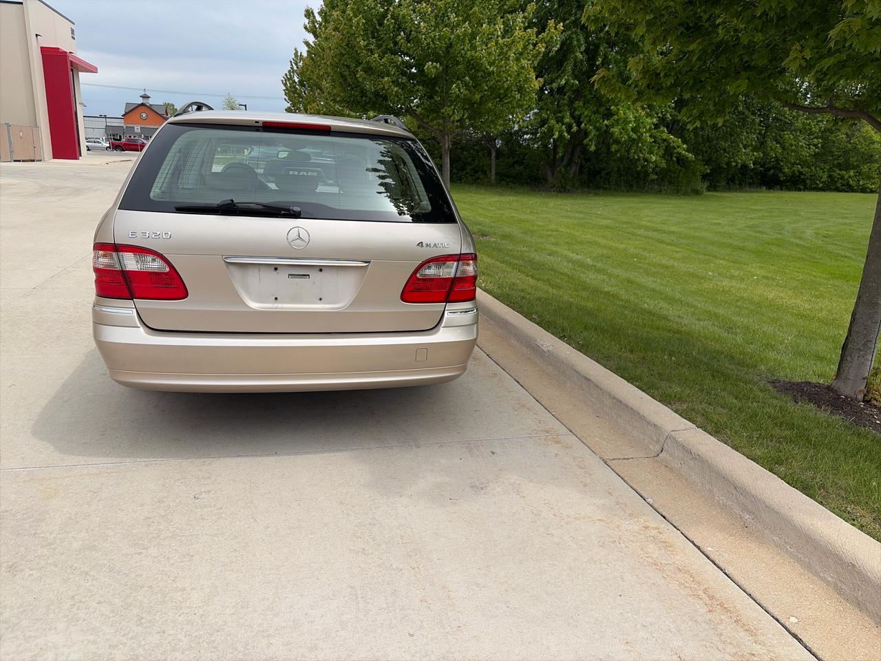 Mercedes-Benz E-Class Wagon E350 4MATIC Wagon 2004