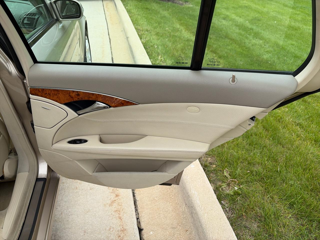 Mercedes-Benz E-Class Wagon E350 4MATIC Wagon 2004