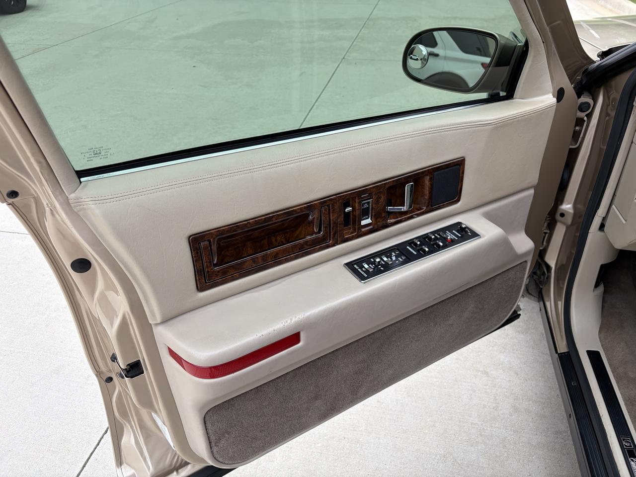 Cadillac Fleetwood Sedan 1996
