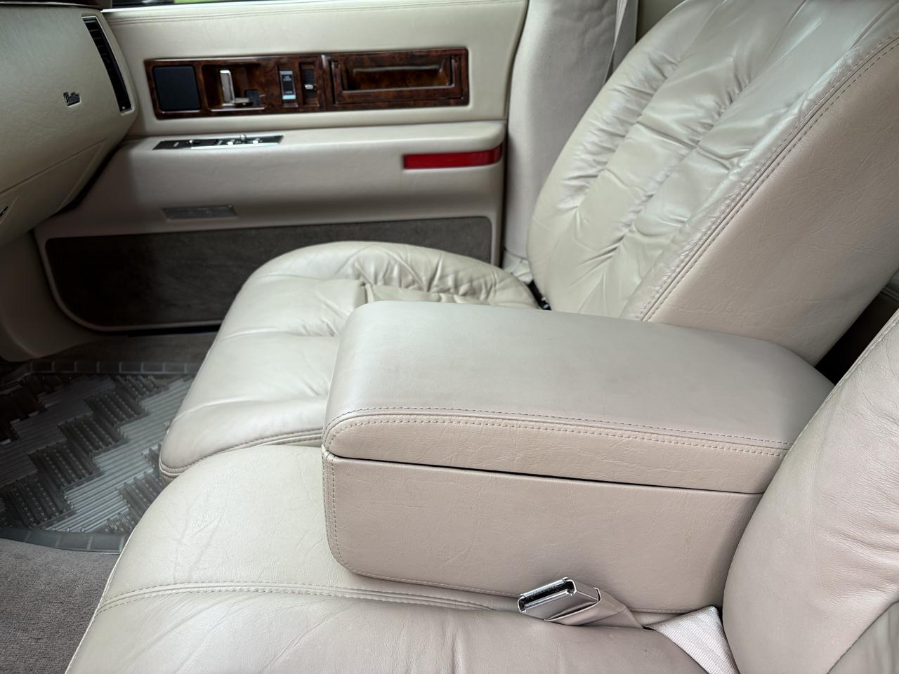 Cadillac Fleetwood Sedan 1996