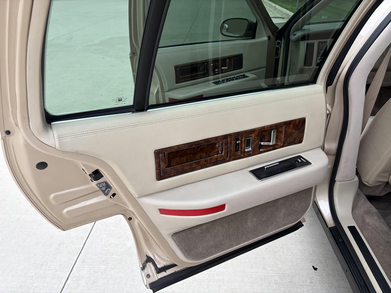 Cadillac Fleetwood Sedan 1996