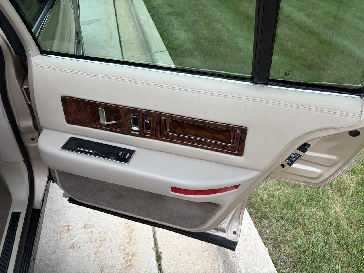 Cadillac Fleetwood Sedan 1996