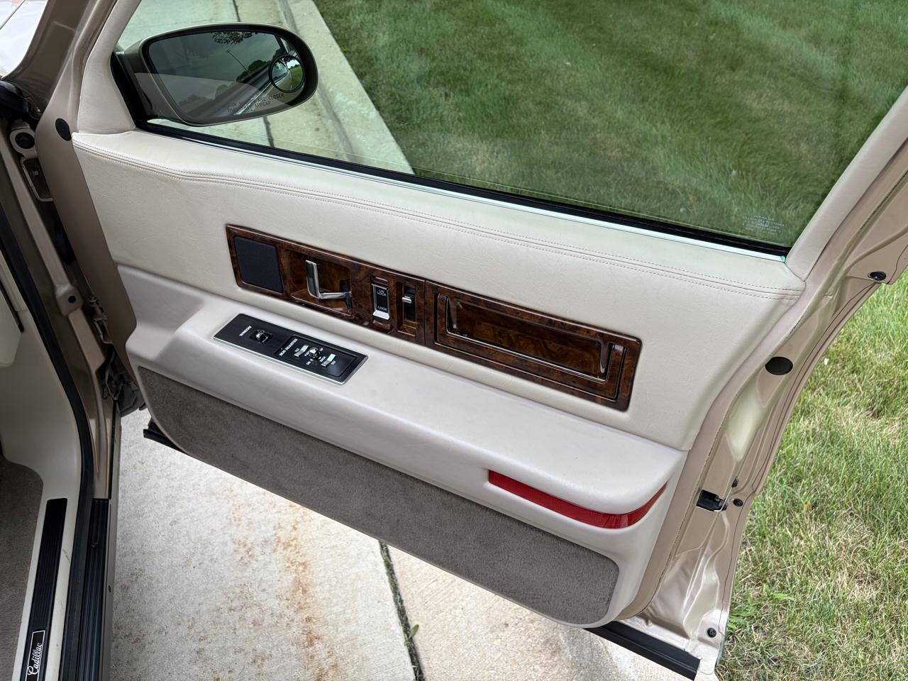 Cadillac Fleetwood Sedan 1996