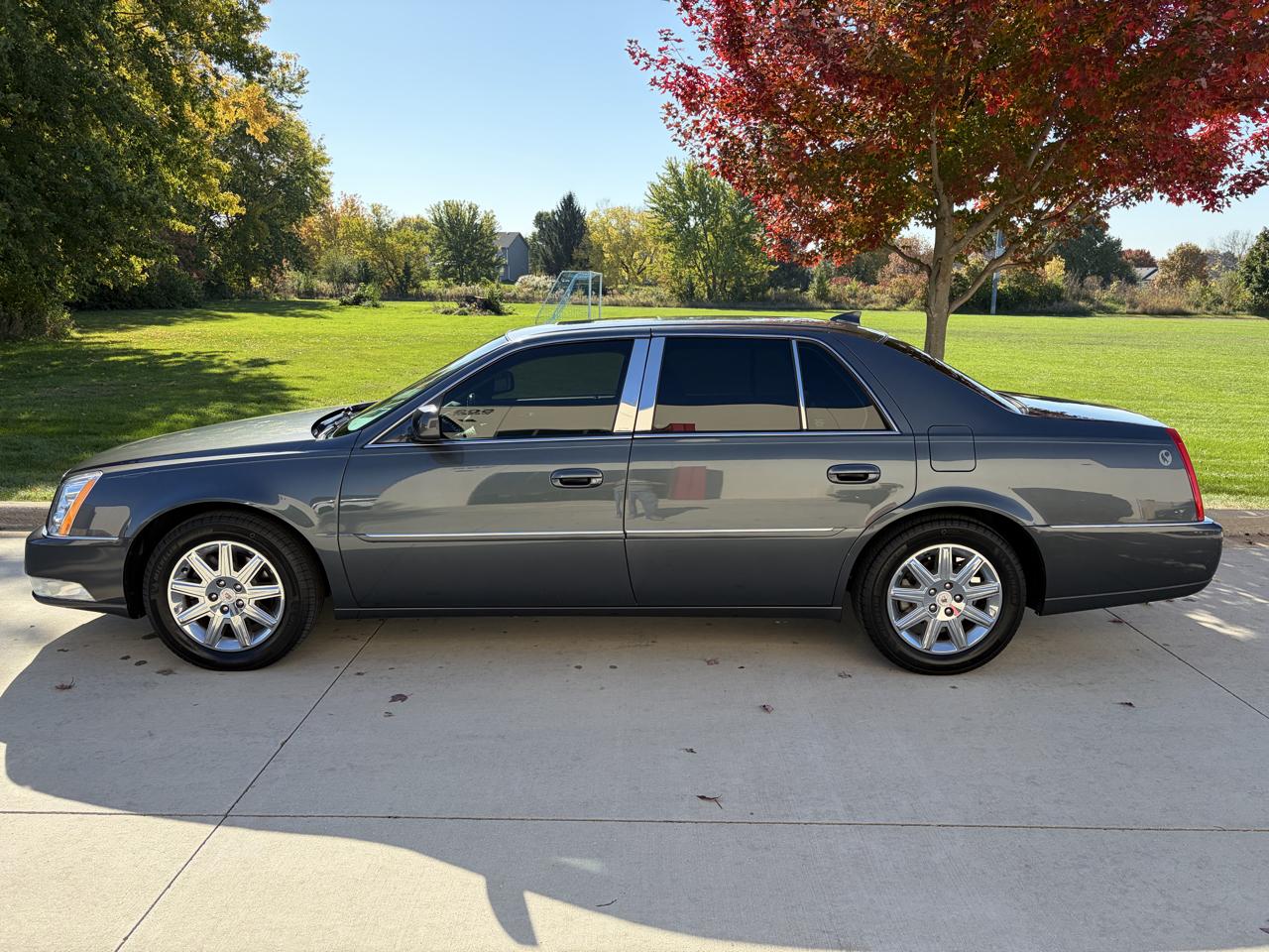 Cadillac DTS Premium w/ Navi 2011