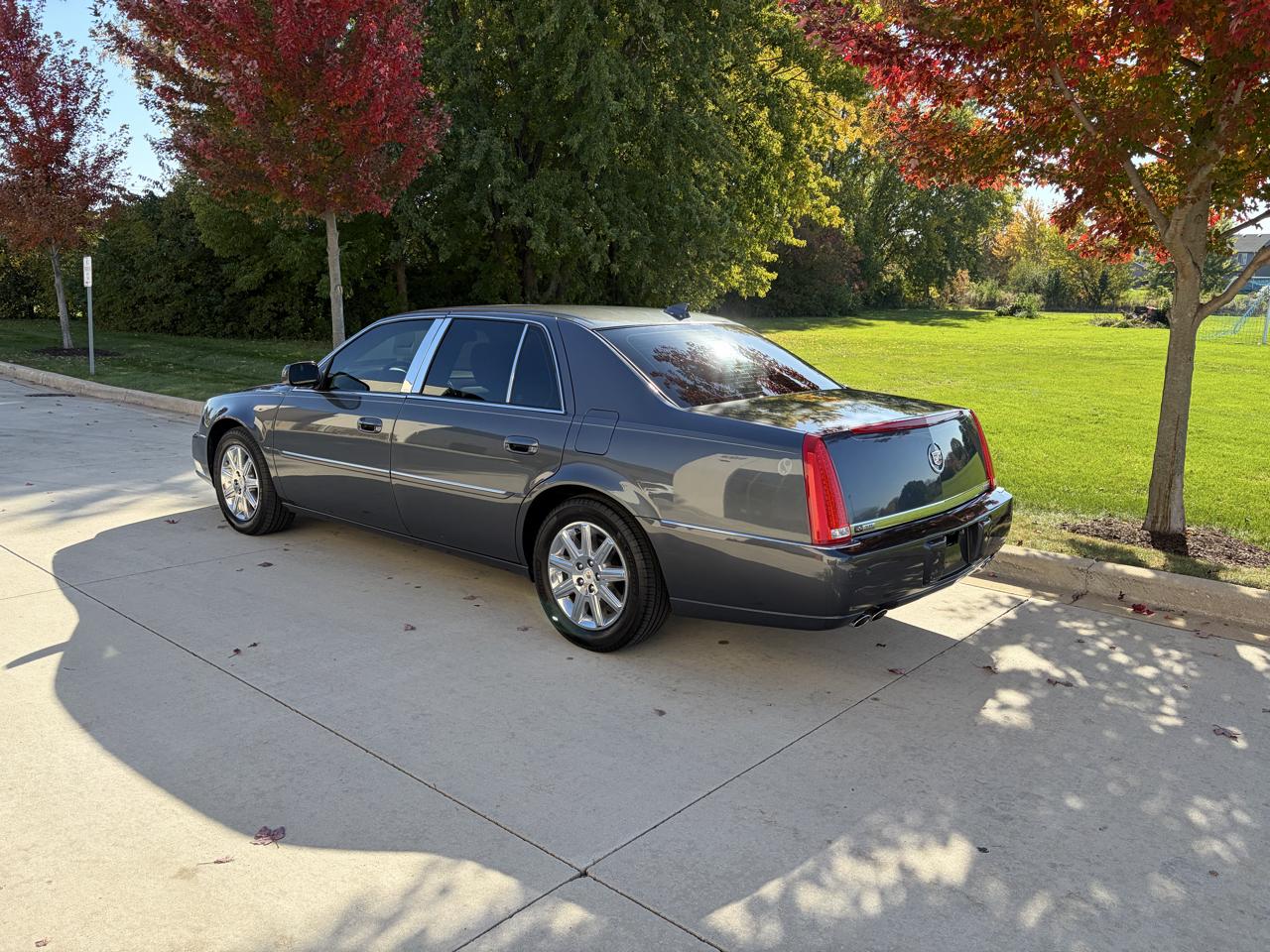 Cadillac DTS Premium w/ Navi 2011