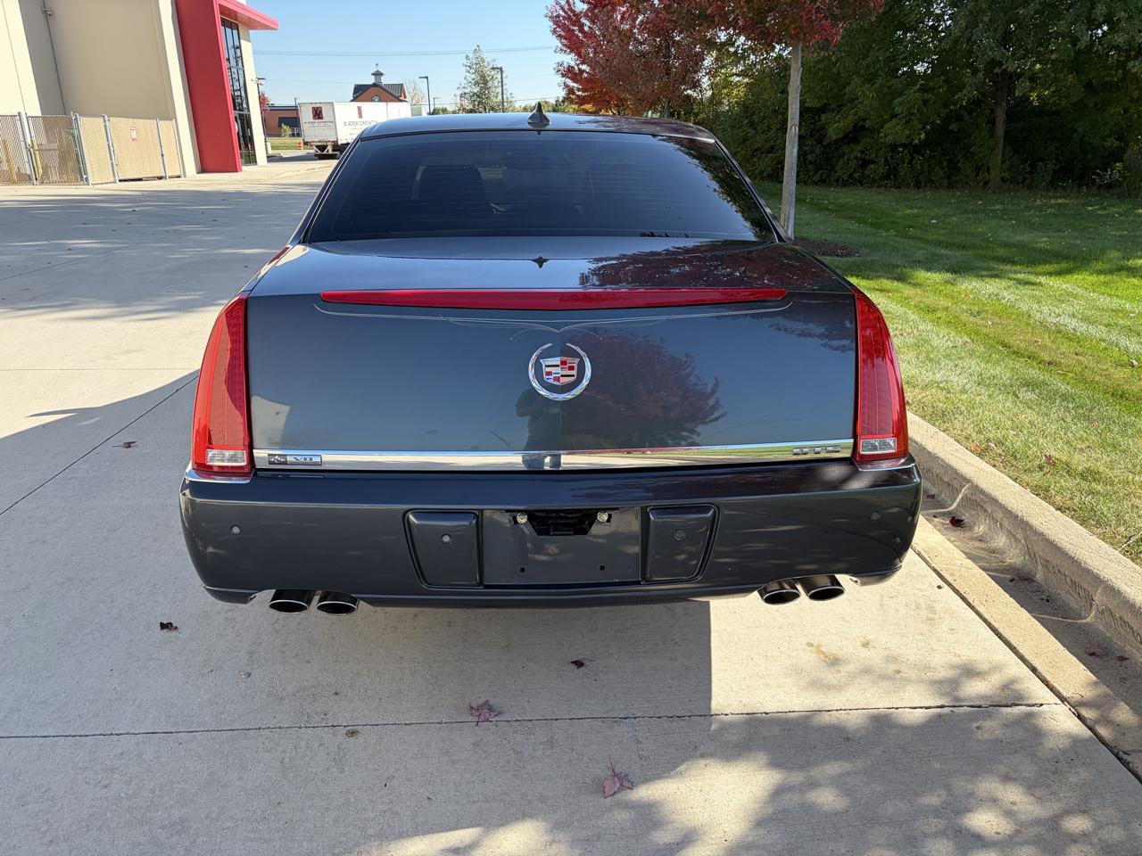 Cadillac DTS Premium w/ Navi 2011