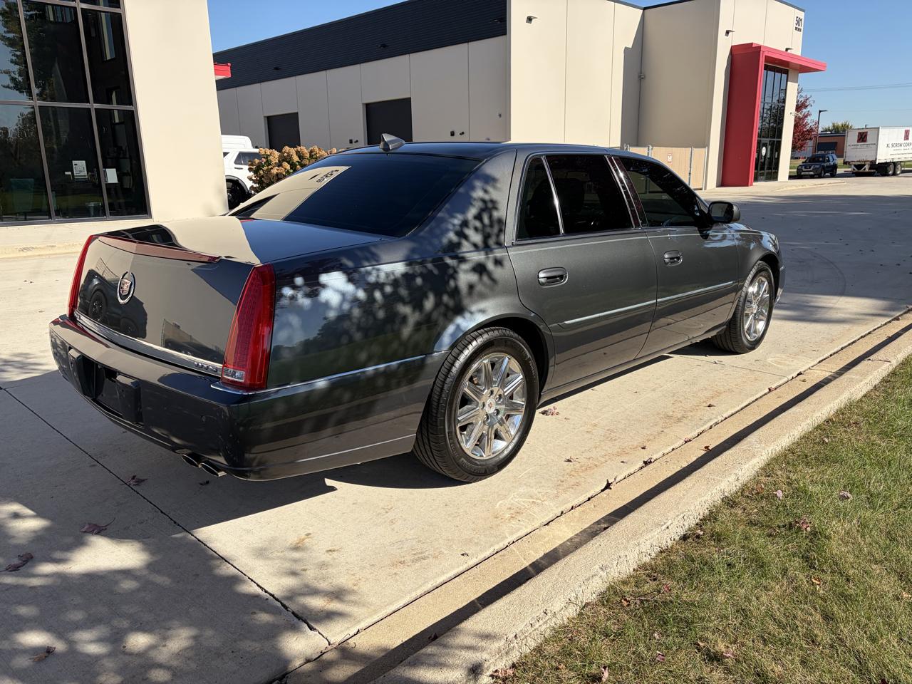Cadillac DTS Premium w/ Navi 2011