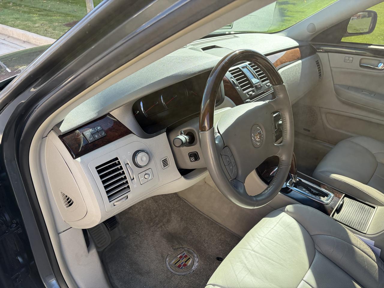 Cadillac DTS Premium w/ Navi 2011