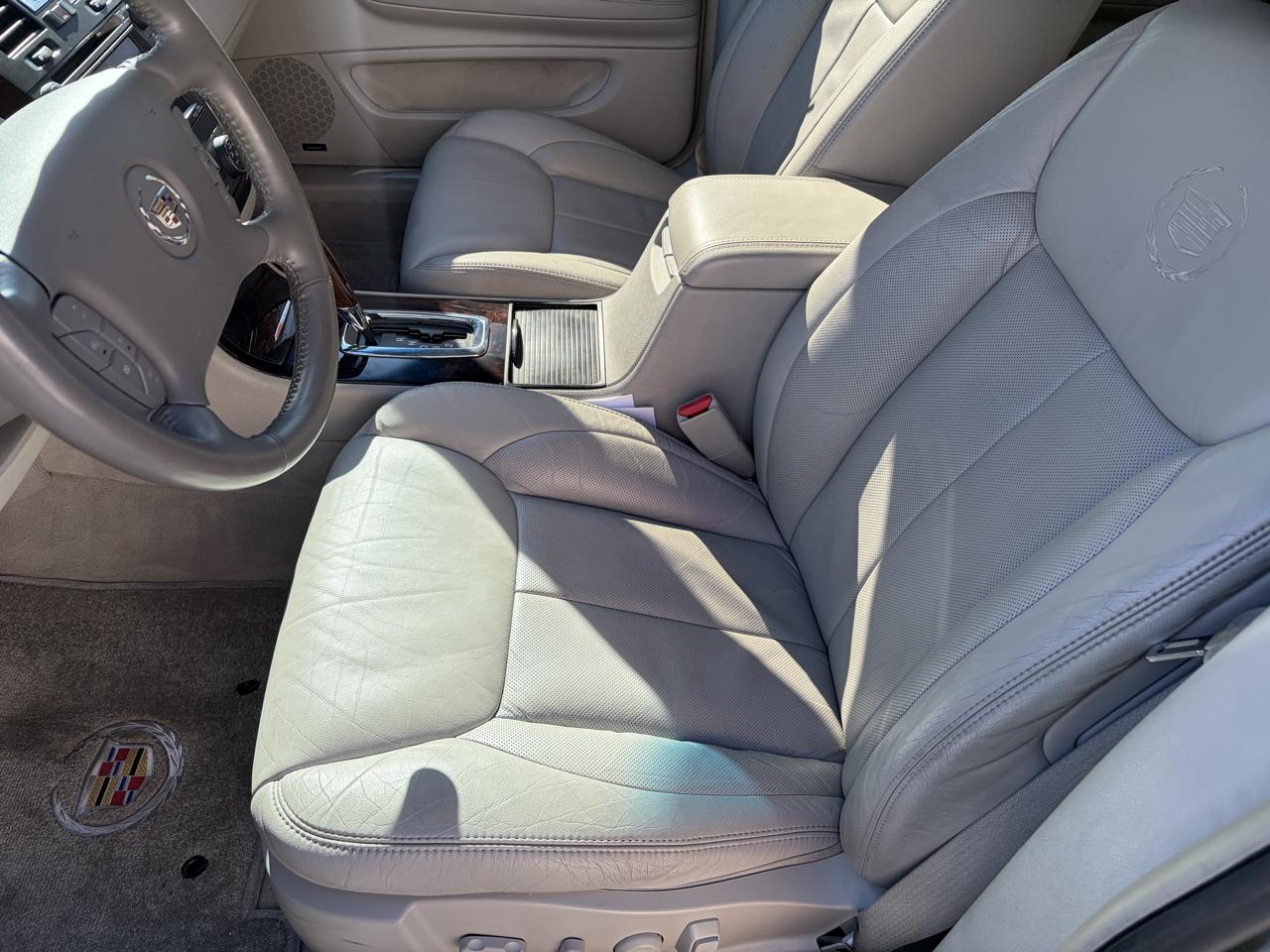 Cadillac DTS Premium w/ Navi 2011