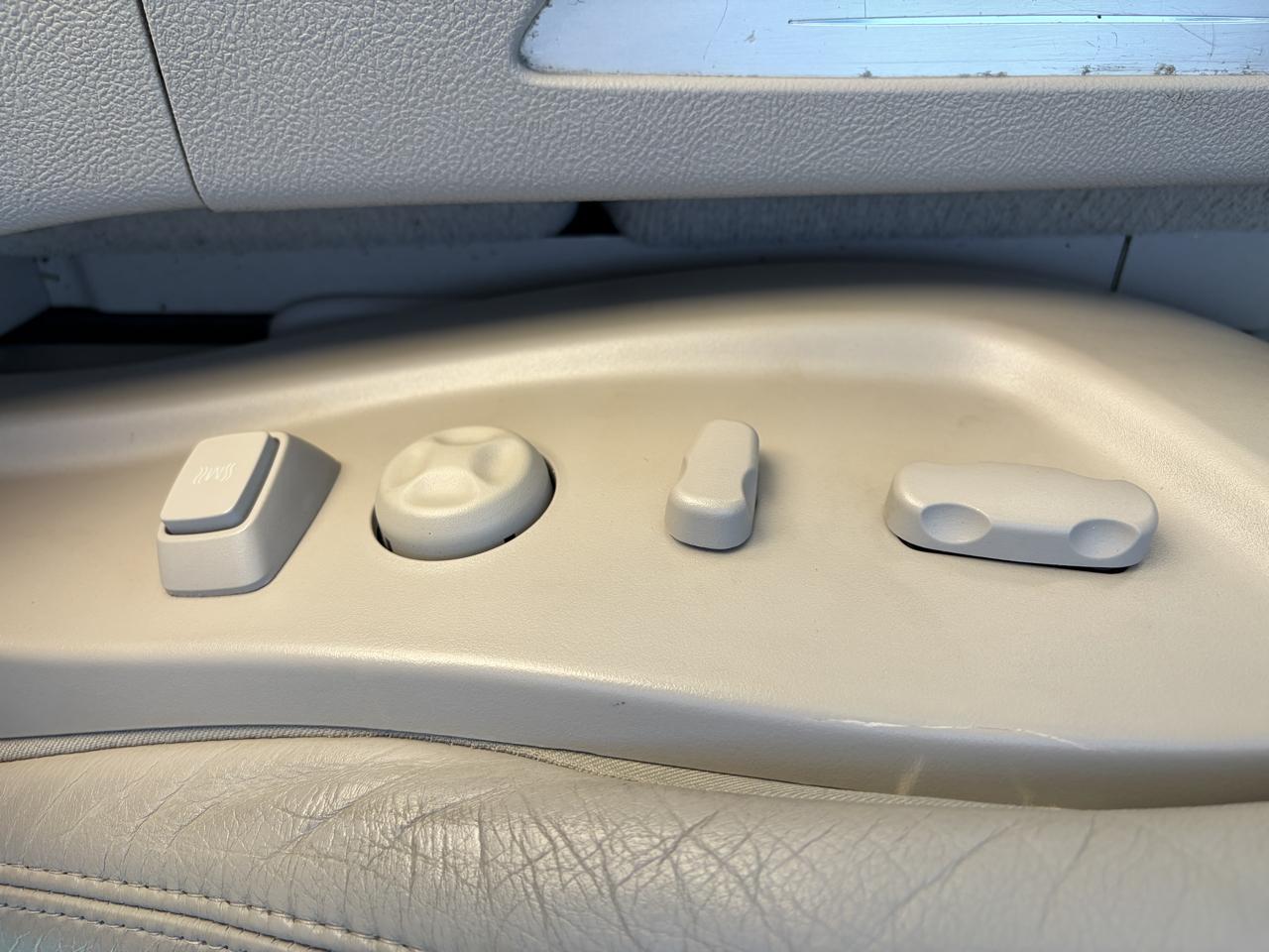 Cadillac DTS Premium w/ Navi 2011