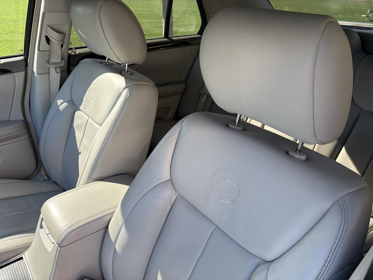 Cadillac DTS Premium w/ Navi 2011