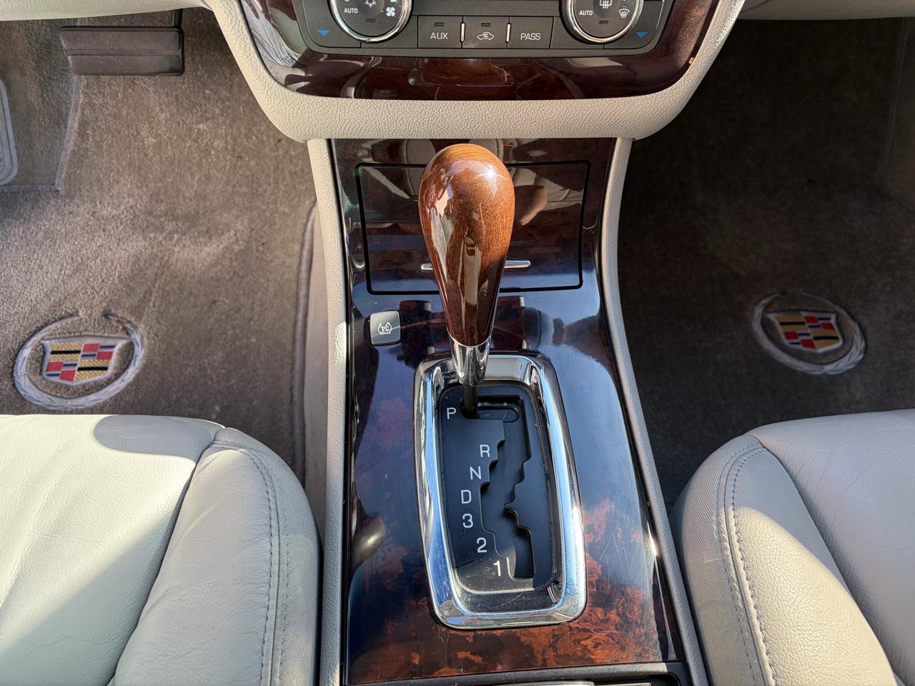 Cadillac DTS Premium w/ Navi 2011