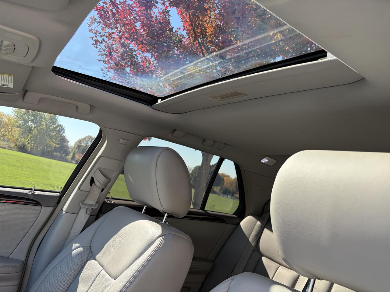 Cadillac DTS Premium w/ Navi 2011