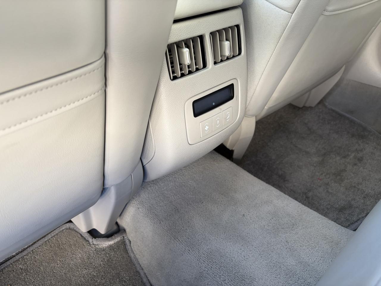 Cadillac DTS Premium w/ Navi 2011