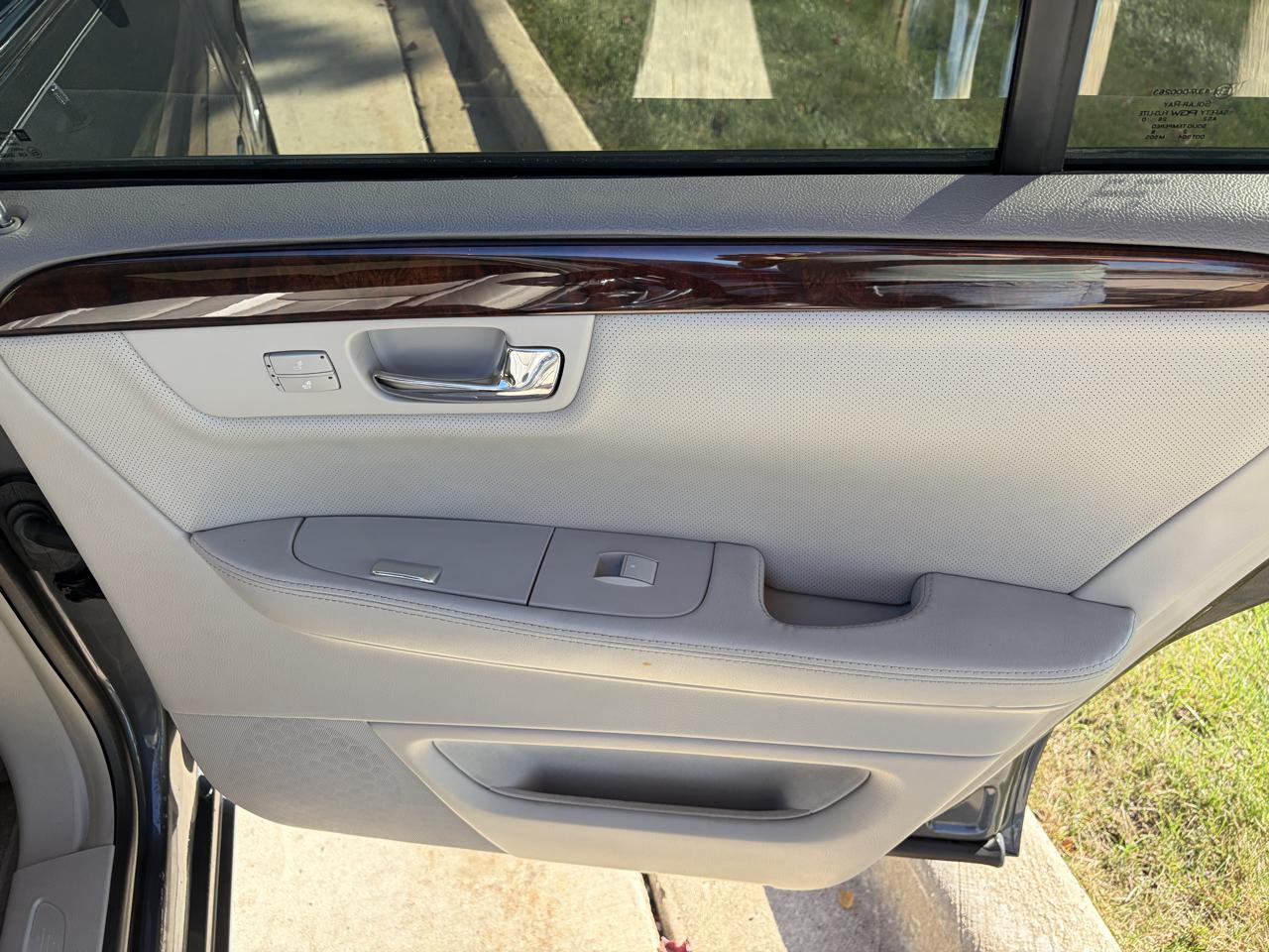 Cadillac DTS Premium w/ Navi 2011