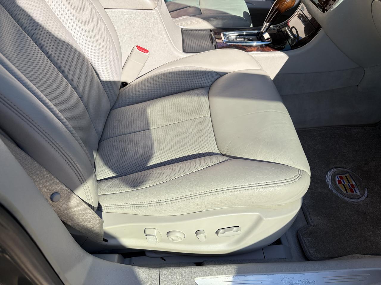Cadillac DTS Premium w/ Navi 2011