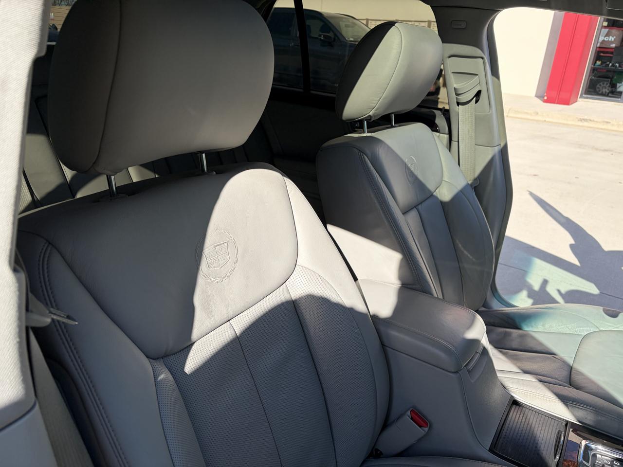 Cadillac DTS Premium w/ Navi 2011