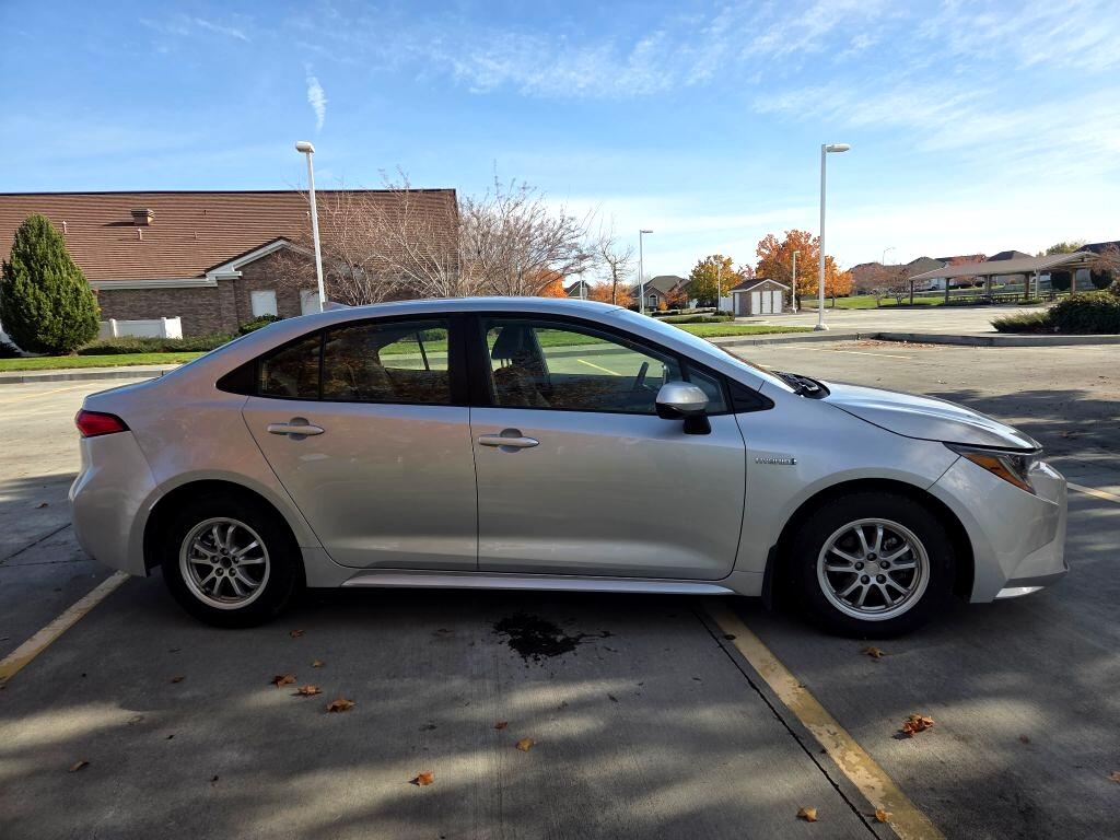 Toyota Corolla LE Hybrid 2021