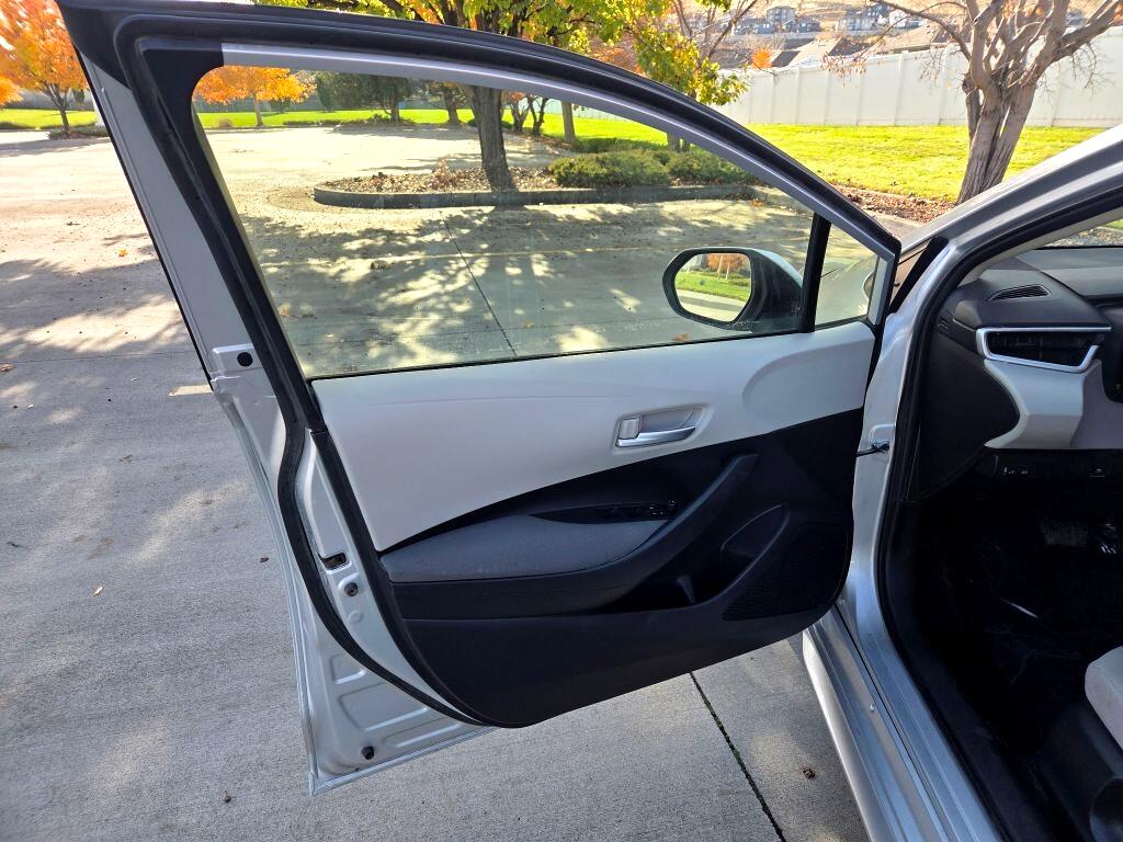 Toyota Corolla LE Hybrid 2021