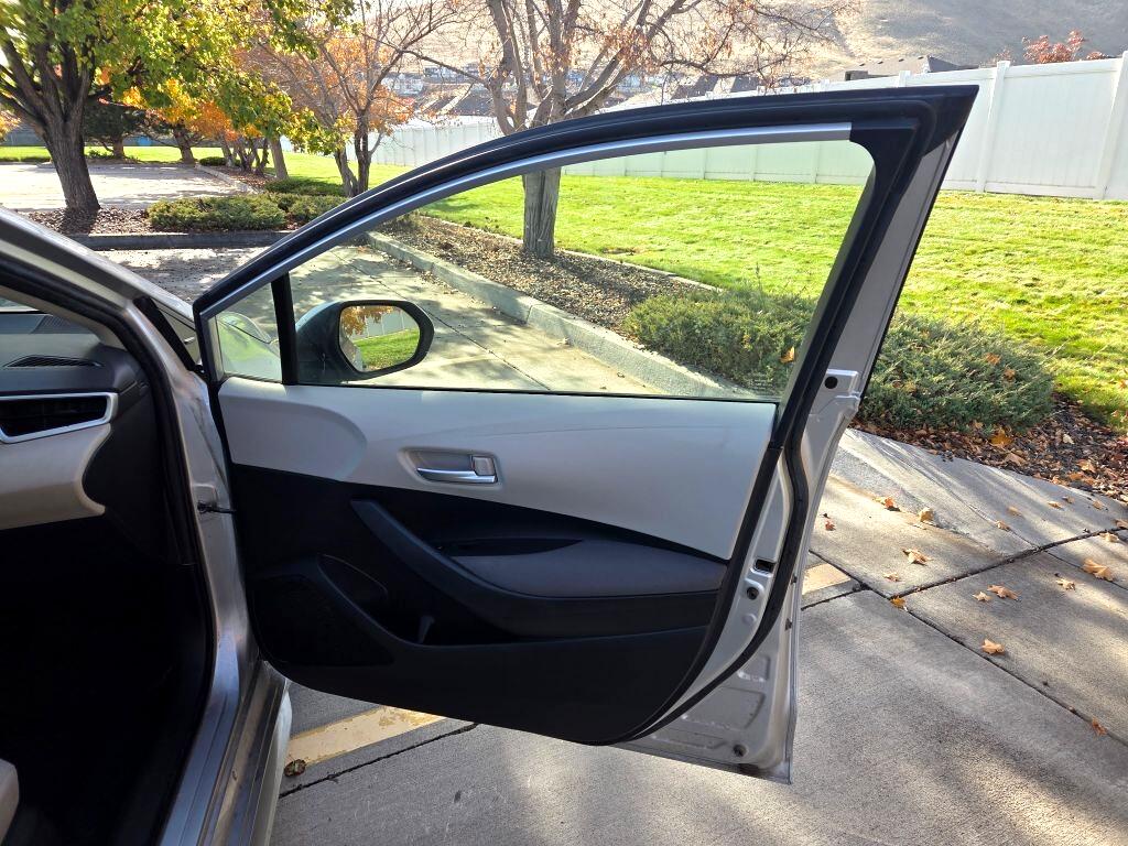 Toyota Corolla LE Hybrid 2021