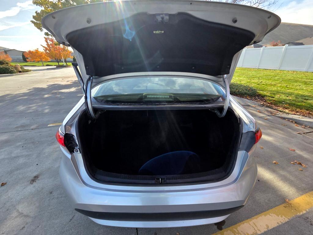 Toyota Corolla LE Hybrid 2021