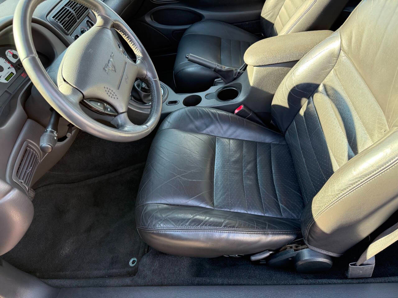 Ford Mustang 2dr Cpe GT Deluxe 2002