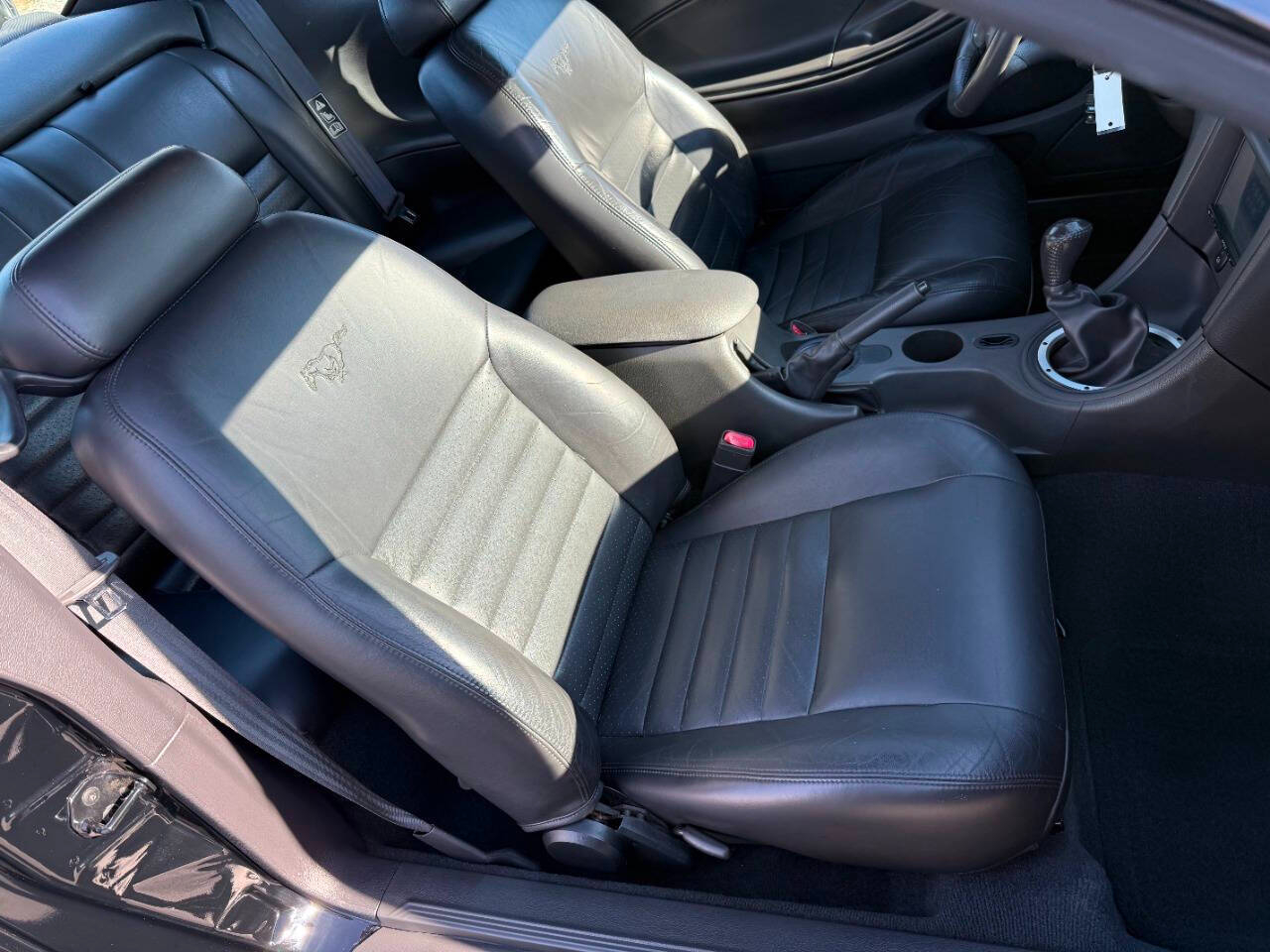 Ford Mustang 2dr Cpe GT Deluxe 2002