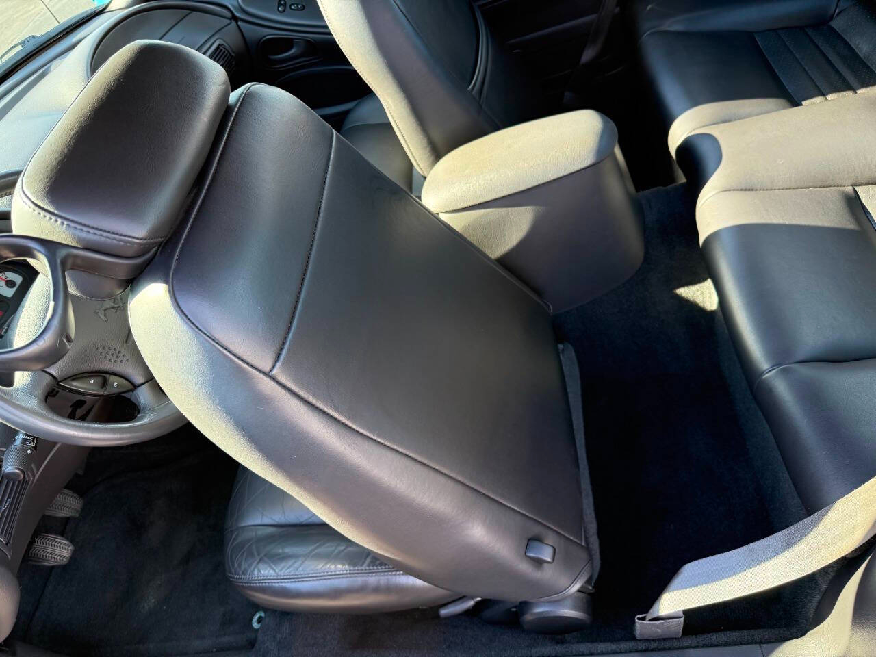 Ford Mustang 2dr Cpe GT Deluxe 2002