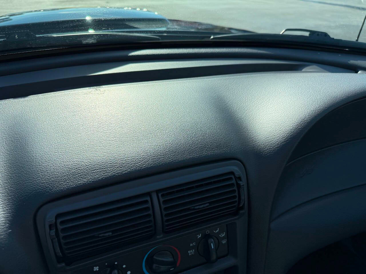 Ford Mustang 2dr Cpe GT Deluxe 2002