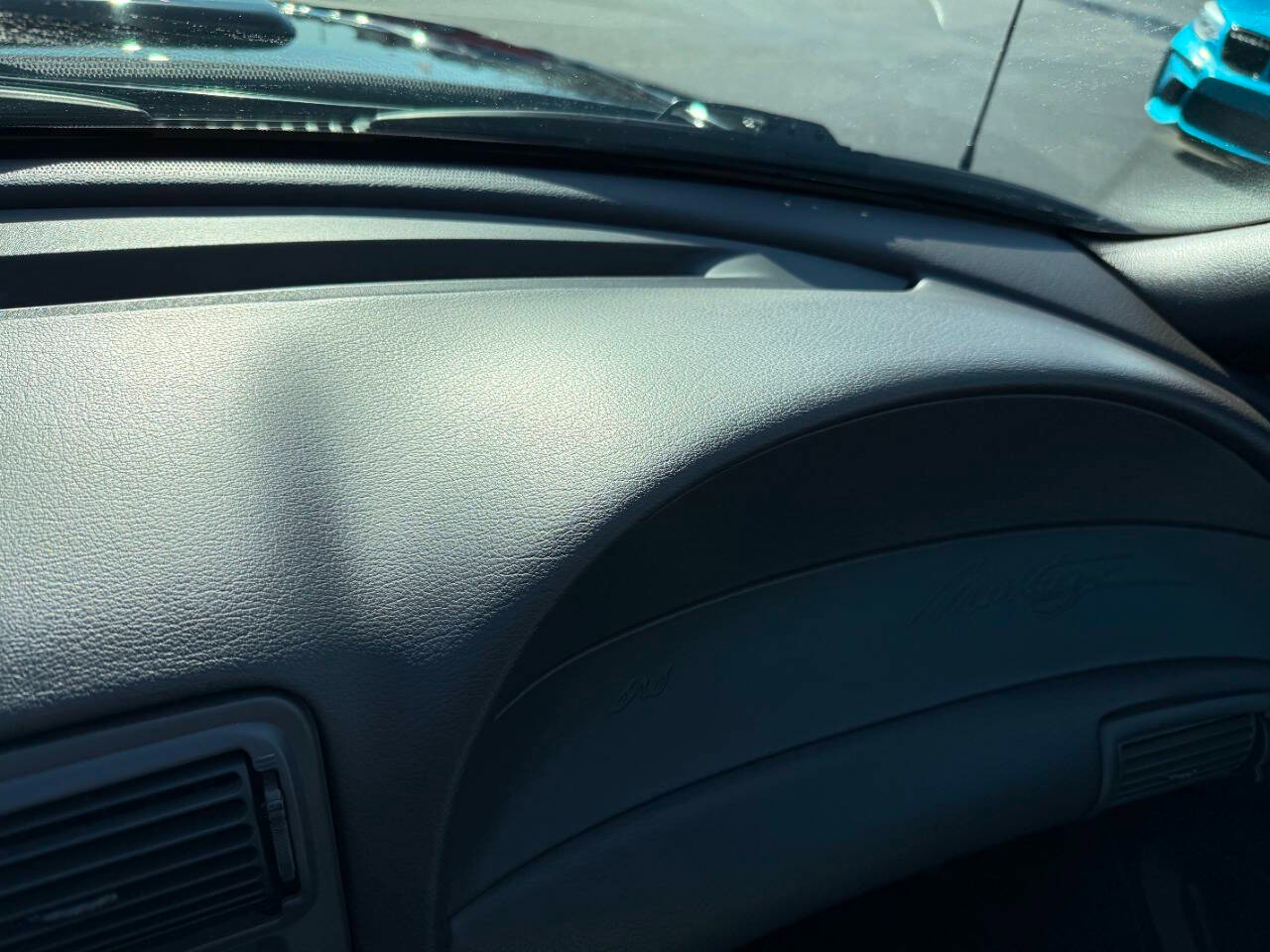 Ford Mustang 2dr Cpe GT Deluxe 2002