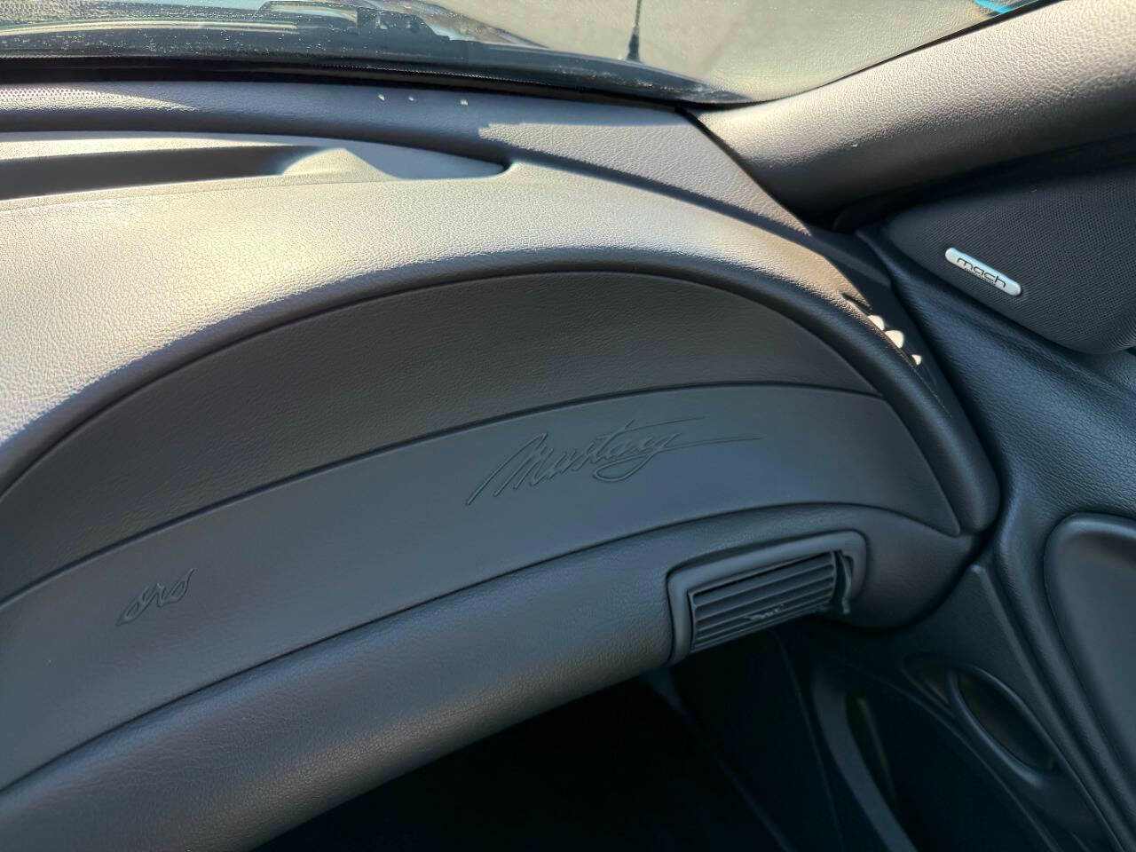 Ford Mustang 2dr Cpe GT Deluxe 2002