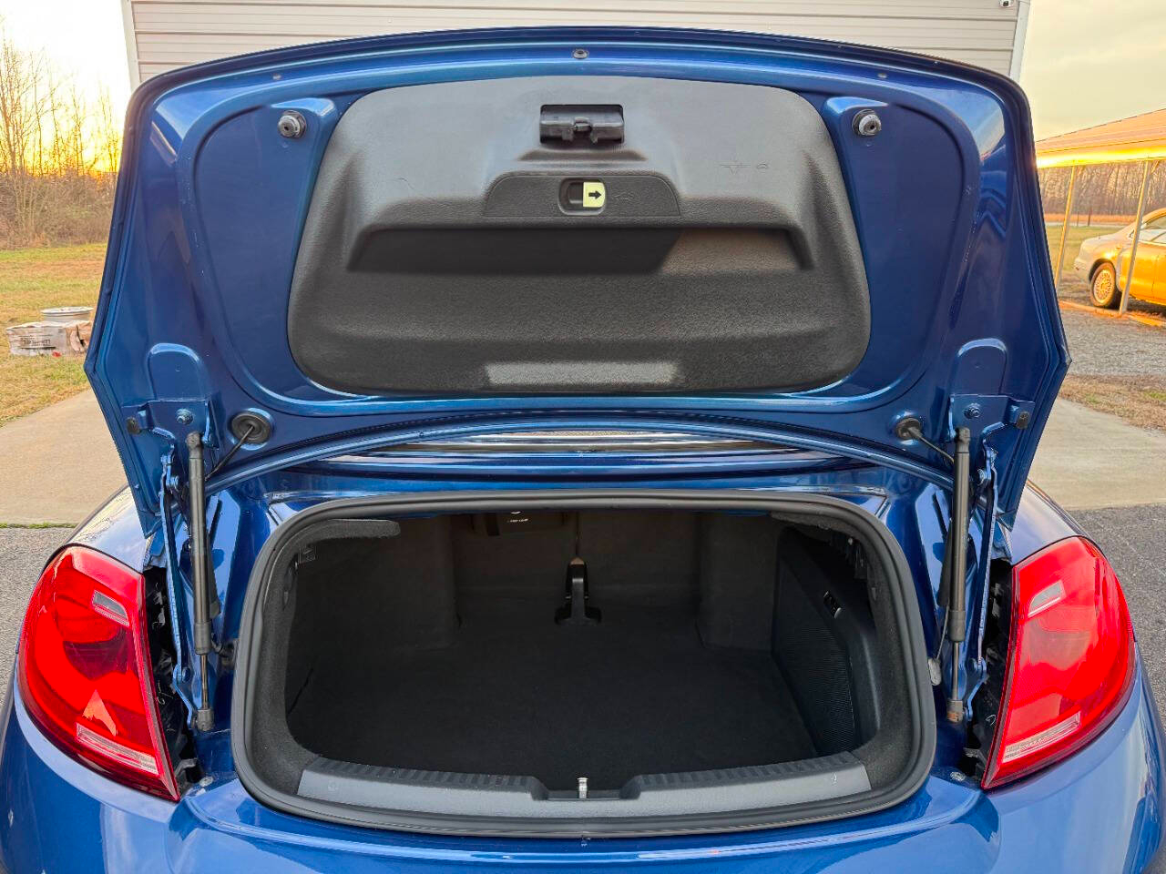 Volkswagen Beetle Convertible 2dr DSG 2.0T R-Line PZEV 2014