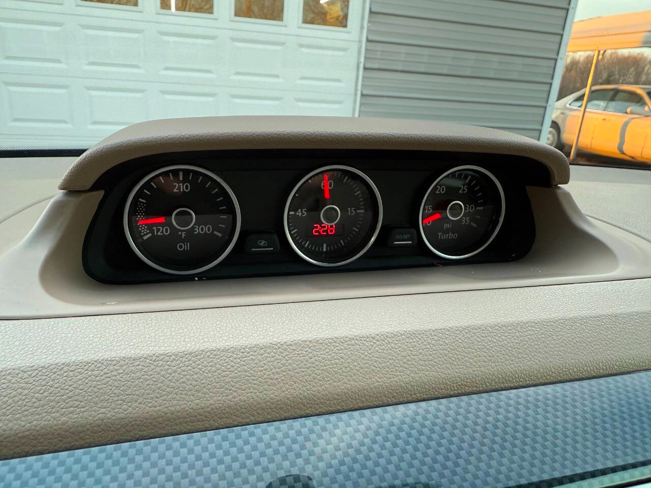 Volkswagen Beetle Convertible 2dr DSG 2.0T R-Line PZEV 2014