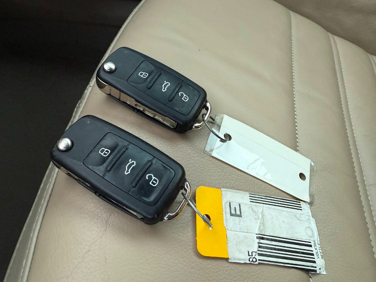 Volkswagen Beetle Convertible 2dr DSG 2.0T R-Line PZEV 2014