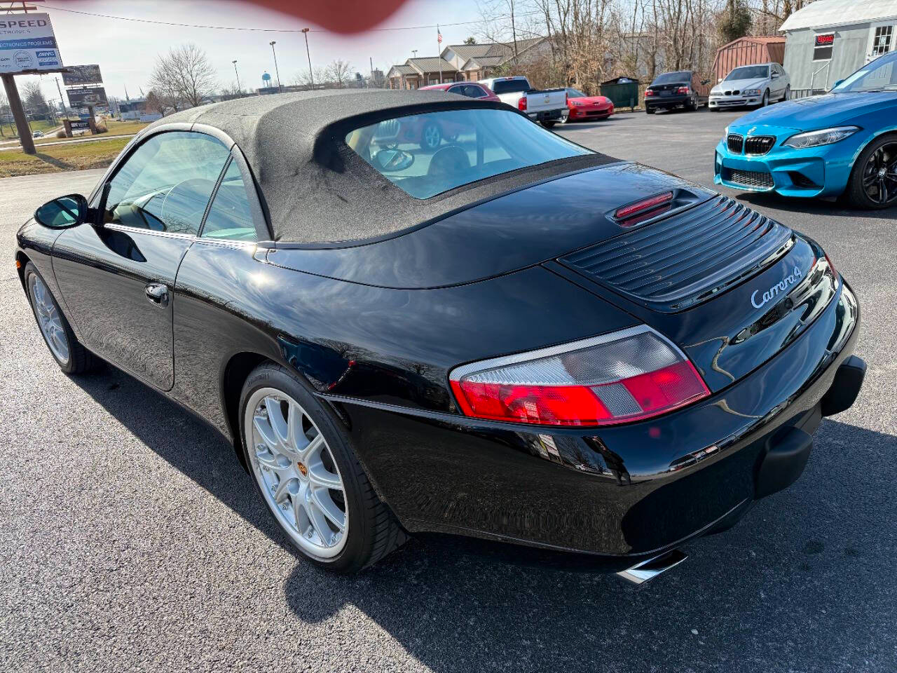 Porsche 911 Carrera 4 2D Cabriolet 2000