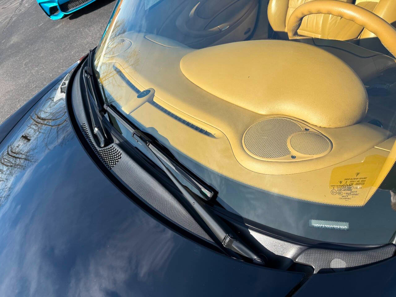 Porsche 911 Carrera 4 2D Cabriolet 2000