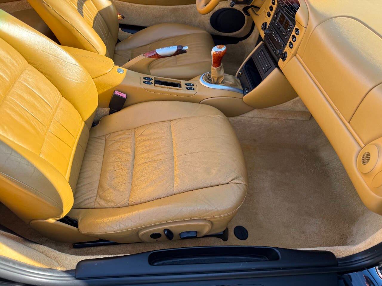 Porsche 911 Carrera 4 2D Cabriolet 2000