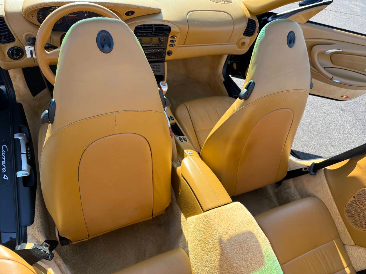 Porsche 911 Carrera 4 2D Cabriolet 2000