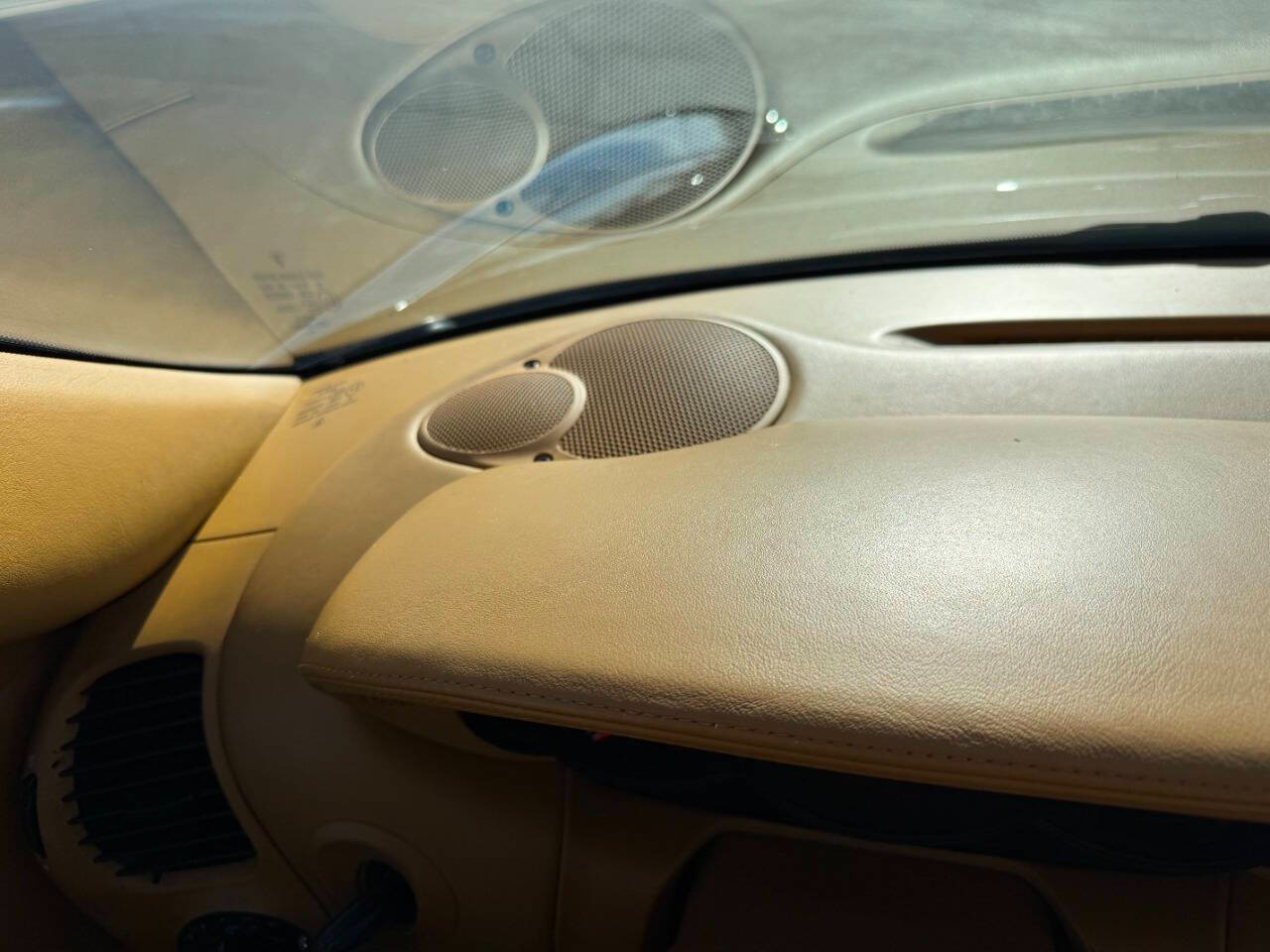 Porsche 911 Carrera 4 2D Cabriolet 2000