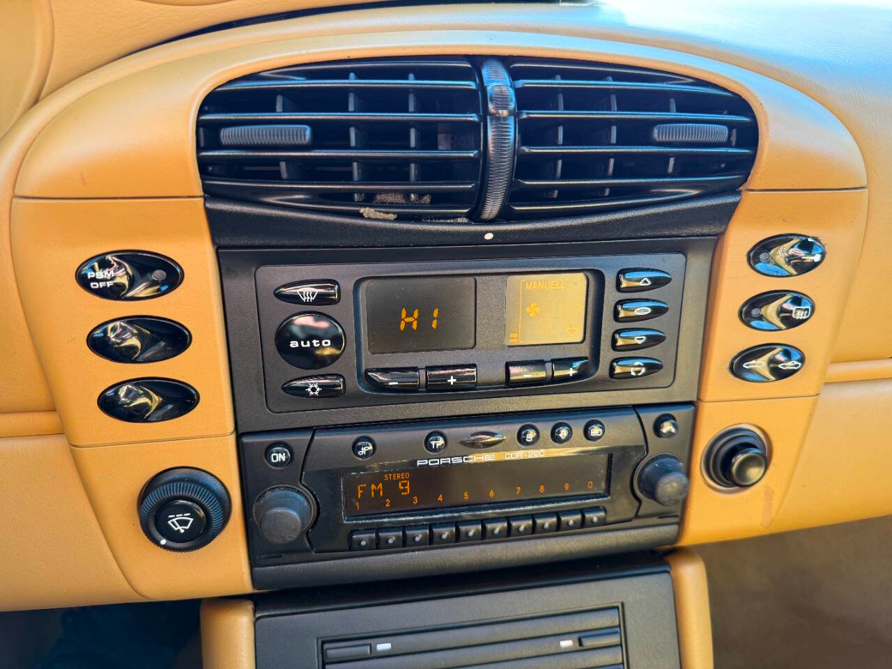 Porsche 911 Carrera 4 2D Cabriolet 2000