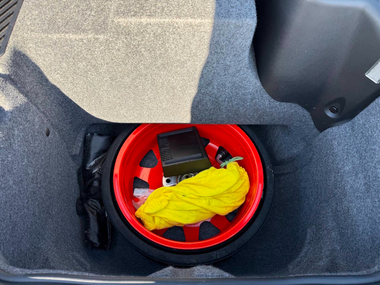 Porsche 911 Carrera 4 2D Cabriolet 2000