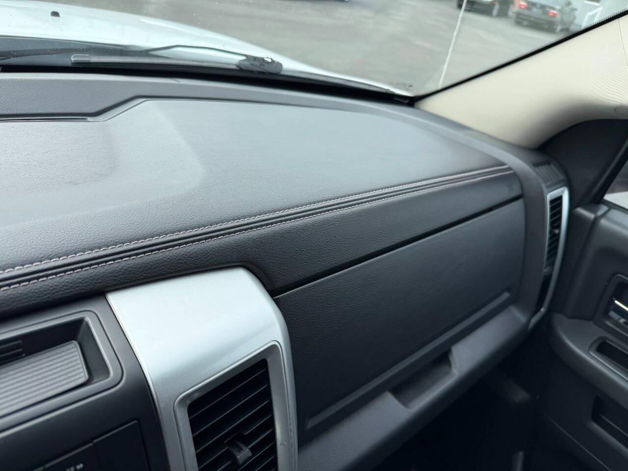 RAM 1500 4WD Quad Cab 140.5" Sport 2012