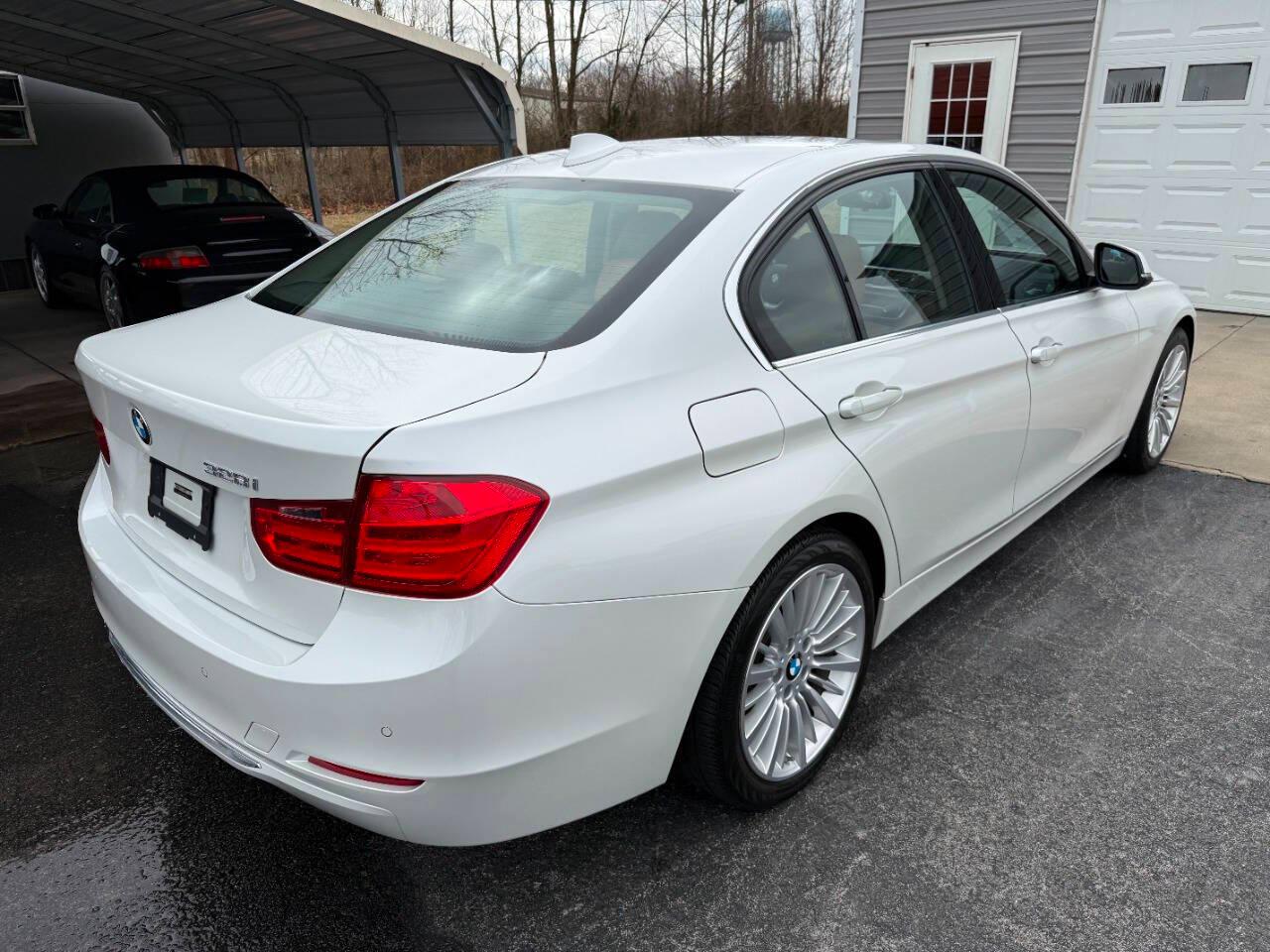 BMW 3 Series 4dr Sdn 328i RWD 2014