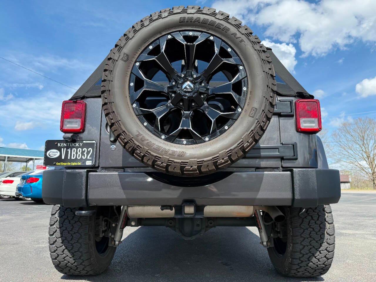 Jeep Wrangler Unlimited 4WD 4dr Sahara 2016