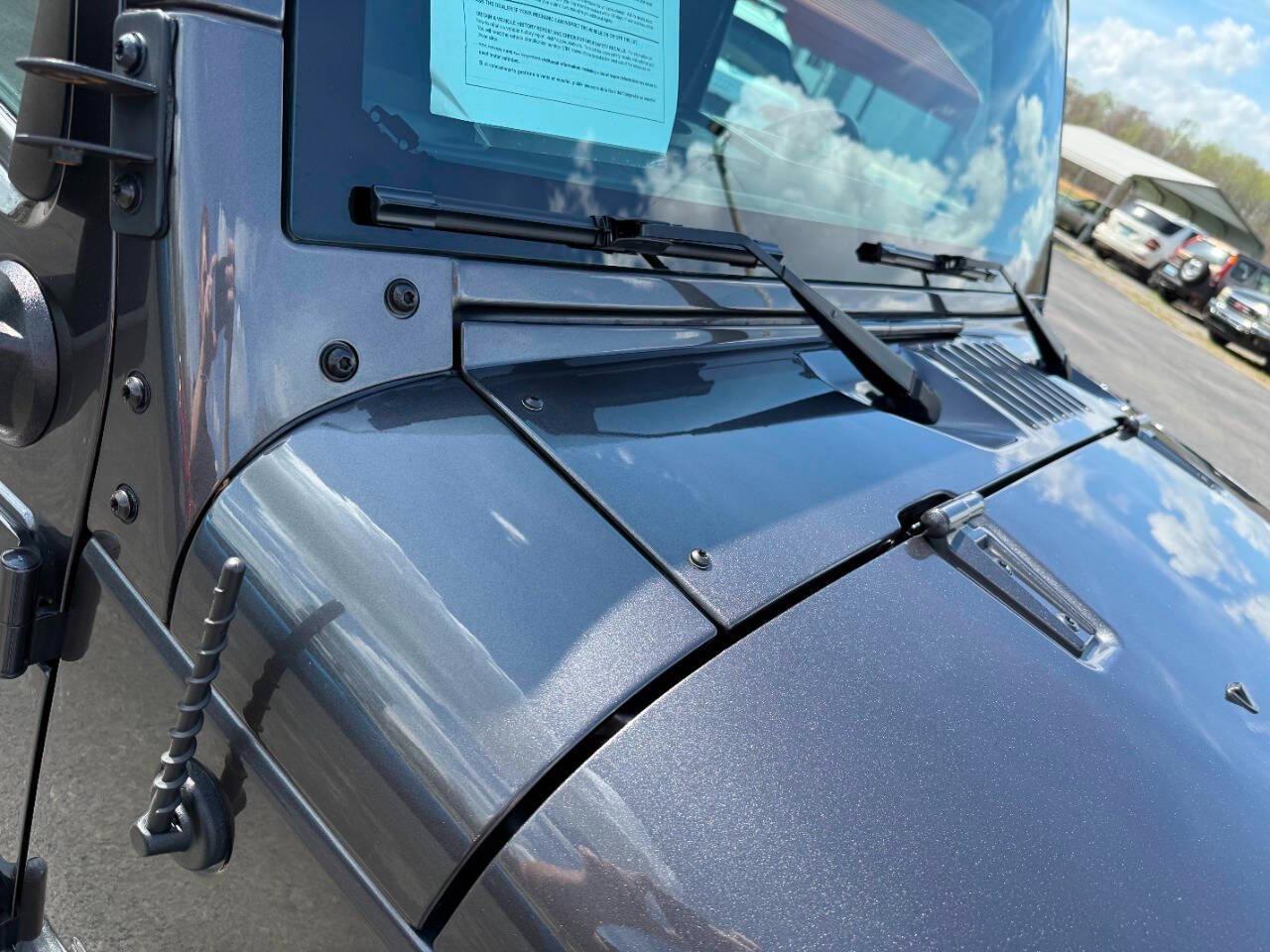 Jeep Wrangler Unlimited 4WD 4dr Sahara 2016